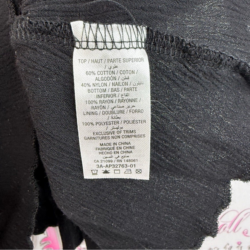 Ardene tank top cropped crochet lace floral detail Black Textured Lace Top - Picture 10 of 12
